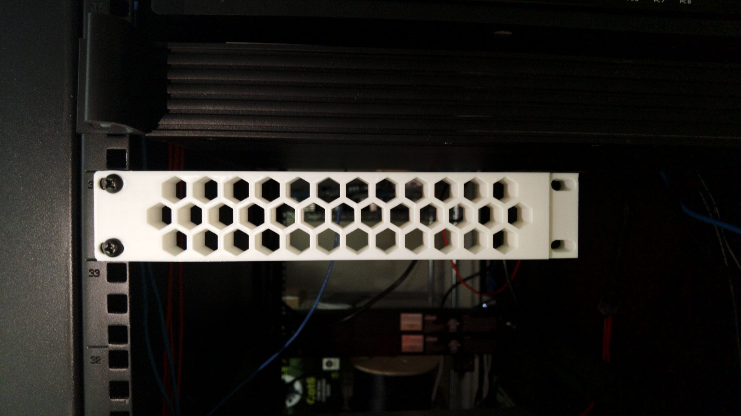 19 Inch to 10 Inch Rackmount Adapter - Image 3